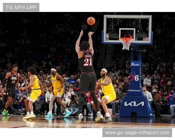 恩比德低位强攻压制对手内线防守